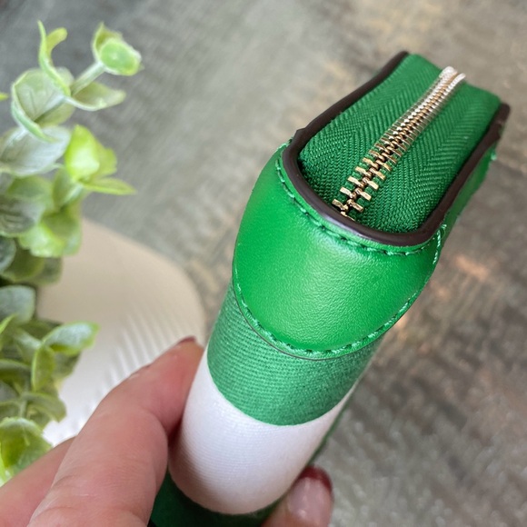 Kate Spade Traveler Even Stripe Jacquard Zip Card Case Wallet - EUC! - Picture 5 of 8